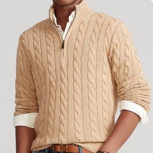 メンズセーターの秋と冬のスタンドコラー小さな馬刺繍のねじれ編みセーターカジュアルコットン肥厚したサーマルプルオーバーポロセータージャケットコート
