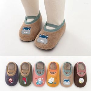 Pierwsze spacerowicze 0-4 lata Dzieci maluch niemowlę słodkie dzieci w kryjówki dziecięce skarpetki przeciwpoślizgowe urodzone ciepłe buty podłogowe z gumową podeszwą