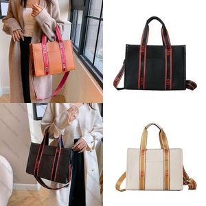 Luxury Designer Bag Handväska axelväska Tygväska Fabrik grossiststrandsäckar bit Set Foreign Trade Popular Ny modehandväska Kvinnlig crossbody väska