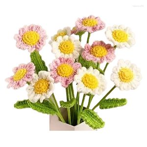 Kwiaty dekoracyjne 12pcs ręcznie robiony stokrotka szydełkowa przędzy haczyk kwiat dzianin bukiet dar urodzinowy dekoracja domu