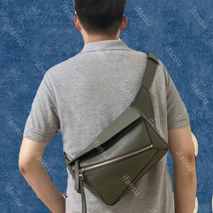 10A Bolsa Feminina Clássica de Couro de Um Ombro Crossbody Quadrada Bolsa Médica de Grande Capacidade Bolsa Geométrica de Emenda de Viagem Masculina Bolsa de Travesseiro de Design de Luxo Unissex