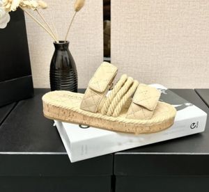 Nyaste män kvinnor sandaler tofflor glider designer skor svart vit röd blommor tofflor läder gummi lägenheter sandal loafers växel bot