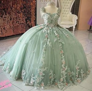 فساتين quinceanera فساتين الأميرة مربع الدانتيل الأخضر المثيرة ثوب الكرة عاريات مع tulle بالإضافة إلى حجم الحلو 16 حفلة لاول مرة بير