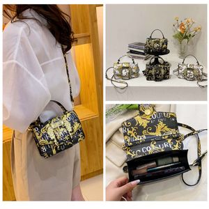 New 2024 Versatile High Quality Texture Small Square for Women Hadbag Unique Fashion Painted Print One Shoulder Bag Handheld Crossbody Bags