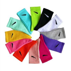 Mens Socks Fashion Women and Men Socking High Quality Letter Bortable Cotton Wholesale Calzino Jogging Basketball Football Sports Sock WJU5