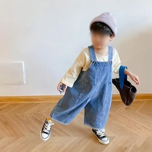 Tuta da neonata Ragazzo Solido Salopette di jeans casual Jean Salopette Pantaloni da neonato Salopette per bambini Autunno Ragazze Abiti Abbigliamento per bambini 240108