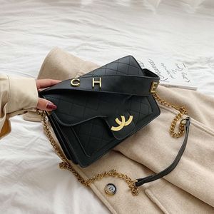 Hög 2024 Autumn/Winter New Fashion Lingge Chain Crossbody Versatile Instagram Hot Handheld Shoulder Bag Women's Handbag