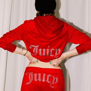 Kvinnor Tvåbitar byxor Juicy Coutoure Tracksuit Sporting Red Suits Slim Casual Veet Track Suit Coture Sweatsuits 2 Piece Set Women kläder