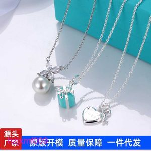 Zfjp Designer Tiffanyset Strands Strings Love Key Necklace Female t Family Gift Box Peach Heart Love Bow Pearl Pendant Clavicle Chain Batch