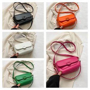 Liten Crowdsourcing Bag Kvinnor Fashion Simple Small Square Bag Leisure Trend Messenger Bag Retro Shoulder Bag 2023 Summer New Style CCJ3212