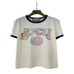 丸い首の動物パターンと対照的な半袖レタープリントを備えた女性のTシャツデザイナーTシャツ