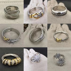 Luxuriöser gedrehter Ring der DY X-Serie mit exquisiten Perlen, ideal für Freundinnen und Liebhaber als Ehering-Designerschmuck