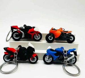 Nyckelringar Ny kreativ motorcykel Key Chain Car Bag Ornament J240108