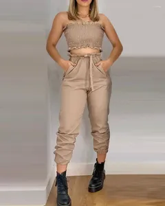 Kvinnors tvåbitar byxor Pocket Design Set Women Summer 2024 Fashion Shirred Frill Hem Crop Top och höga midjestycken byxor