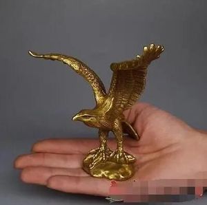 Crafts Old Chinese Brass Caring a mano Fine Fengshui Lucky Flying Eagle Statue