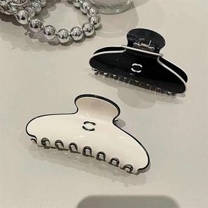 Barrettes Hair Clips Barrettes Luxury Designer Jewelry Brand Letter Black White Hair Clips Elegant Temperament Shark Hair Clip Hairpin