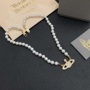 2024 Designer Xitai Queenjewellery pingente colares o novo colar de pérolas de Saturno é popular com um senso de estilo coreano japonês e luxo leve f