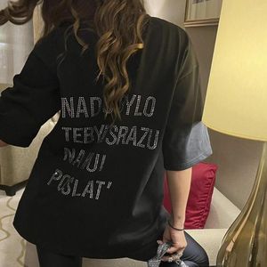 女性のTシャツ文字ラインストーンゆる女性ファッション半袖Oネックダイヤモンド女性ティープルオーバーストリートウェア