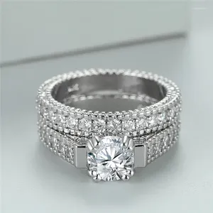 Ringos de cluster White CZ Engagement Luxury Crystal Round Stone Ring Conjunto