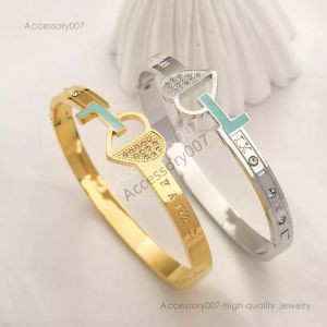 braccialetto di gioielli firmati braccialetto di lusso braccialetti di design bracciale in metallo placcato oro 18 carati marchio 2023 regalo cuore braccialetto per le donne gioielli di moda amore