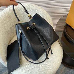 Kadınlar Çapraz Bags Omuz Çanta Tasarımcısı Lüks Mini Taşınabilir Kutu Kozmetik Ruj Çantası Koyun Dinini Siyah Bayanlar Moda Küçük Çantalar Altın Top Zinciri