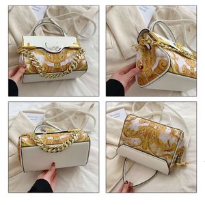 Womens Handbag Summer 2024 New Fashion Hand Handbags Bag Crossbody Crossbody Graffiti Colored Print Bag Ecredy Gift CC