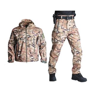 Jackor Spring Military Soft Shell Men Kvinnor Passar Outdoor Training Combat Windproof Camo Jakt