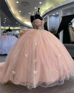 Klänningar elegant rosa prinsessan quinceanera klänning 2023 bow fjäril applikation pärla kristall födelsedag prom söt 16 klänning vestidos de 15 anos