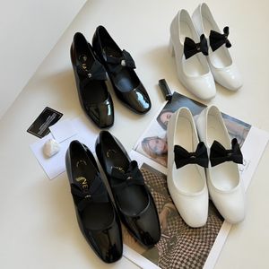 أحذية المرأة العلامة التجارية Bowtie Mary Jane Shoes Black and White Pumps