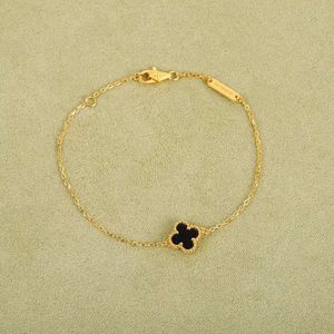 Charm Armband 2023 Luxury Quality V Gold Material Charm Armband Mini Flower Design i 18K Real Gold Plated Have Box Stamp PS7031