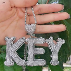 Personligt halsband Hip Hop Fashion Full Diamond Shiny Love Button Letter Pendant Iced Out Jewelry Halsband för män Kvinnor