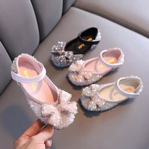 Småbarn Kid Dress Shoes Party Wedding Flower Girls Ballet Flats Sandaler Glitter Classic Bow Princess Crystal Sequins Dance Shoes 240108