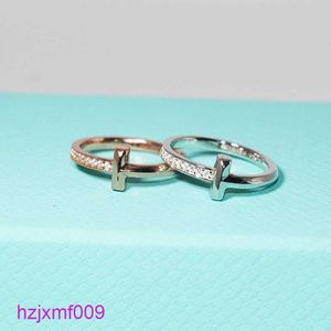 Nhgo Designer Tiffanset Band Rings Tijia t Family Edição Coreana Moda Anel de prata esterlina com diamante em forma de T projetado por minoria feminina com alto sentido 925 S