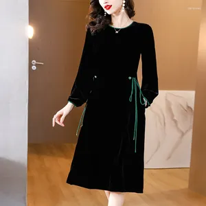 Casual klänningar svarta kvinnor sammet vintage midi klänning 2024 hösten o-hals elegant prom kväll kontor formell vestidos de fiesta