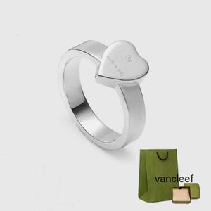 Designer Love Ring Fashion Märke ringar för Womae Men Heart Emamel Unisex Circlet Luxury Jewelry