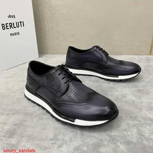 Sneaker in pelle BERLUTI Scarpe casual Berlut's Nuovi uomini in pelle di vitello spazzolata Colore perforato Scarpe sportive traspiranti Scarpe casual stringate intagliate alla moda HBAM