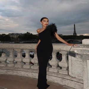 Casual Dresses Ostrich Feather Bandage Dress Fashion And Elegant Diagonal Collar Sleeveless Long Trumpet Skirt Chic Women's Evening Party