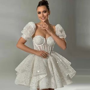 Mini abito da sposa sexy 2024 Collo a cuore maniche corte a sbuffo Festa da sposa Growns Perle di paillettes sopra il ginocchio A-line Abiti da sposa