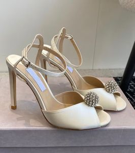 2024 Lüks Marka Kadınlar Sacora Sandals Ayakkabı İncileri Kristal Boncuklar Yüksek Topuklu Ayak Bileği Strappy Party Wedding Lady Gladiator Sandalias Topuk Ayakkabı Eu35-43