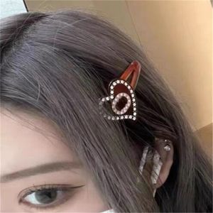 Designer Girls Barrettes Women Clips Classic Love Letter Hairpin Hair Clips Fashion Pannband Kids Girl Hair Accessories