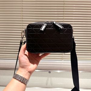 Bolsa de designer de moda Couro preto com desgaste casual, limpo, confortável e vibrante bolsa de câmera de 19cm, tamanho de câmera