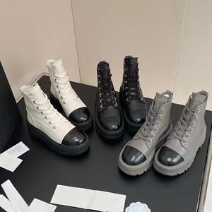 European Station First Layer Cowhide High Top Shoes Bundna runda huvudet tjocka ensamma modeskor Tide Martin stövlar långärmad stövlar läderskor