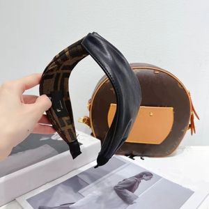 With BOX F Family Luxury Headbands Bowknot Leather HairJewelry Brown Mix Black Designers Headband Makeup Decor Hair Hoop Good Quality