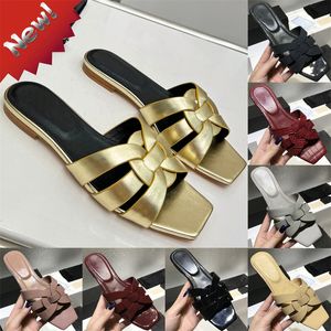 Luxus-Damenhausschuhe „Tribute“ aus flachem Leder mit ineinander verschlungenen Riemen. Slide-Sandalen in Braun, Silber, Rot, Weiß, Marineblau, Gold und Schwarz