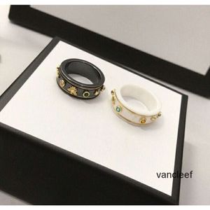 Designer amor anel marca de moda preto branco banda anéis luxo dedo material cerâmico bijoux tem selos para homens mulheres noivado jóias de casamento presente amante com bo