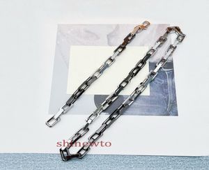 Europe America Fashion Necklace Bracelet Men Black Silvercolor Hardware Engraved V Initials Flower Pattern Chain Jewelry Sets M007971473