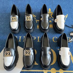 Tasarımcı Ayakkabı Loafers Bahar Sonbahar Deri Ayakkabı Elbise Ayakkabı Kadın Oxford Tek Ayak Metal Toka Slip-On Stil Yuvarlak Toe Toe Moda Lug Platfrom Bale Daireler Düğün