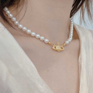 2024 Designer Xitai Queenjewellery Pendant Halsband Naturligt sötvatten Pärlhalsband Kvinnlig Saturnus Lärben Mångsidig Minority Sense Neckkedja