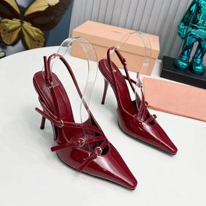 براءات الاختراع الجلدية Slingback Sandals 100mm الكعب المخروطي مدببة إصبع القدم مضخات الجلود الوحيدة النسائية المصممة الفاخرة فستان الأحذية حذاء حفل زفاف الأحذية 35-42