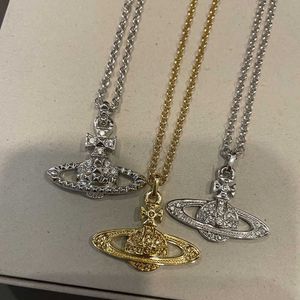 2024 Designer Xitai Queenjewellery Collane con pendente Vivienne Rivet Punk Pieno di diamanti Collana Saturn Light Luxury Outlier